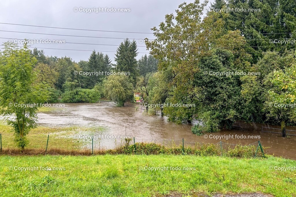 Linz_ Urfahr_ Hochwasser_ 14.09.2024-18 | 14.09.2024, Linz, AUT, Urfahr, Hochwasser, im Bild in Linz Urfahr ist der Diesenleitenbach ueber die Ufer getreten  - die Linzer Strasse ist gesperrt, Regen, Regenfaelle, Starkregen, Tropfen, Wasser