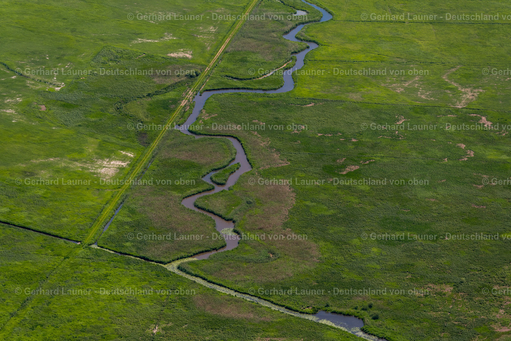 4028872 | Büttelsgraben, Naturschutzgebiet Hollerland, BREMEN 01.06.2020 Uferbereiche und überschwemmte Flutungswiesen durch Hochwasser- Pegel führendes Flußbett im Ortsteil Borgfeld in Bremen, Deutschland. // Riparian areas and flooded flood meadows due to a river bed leading to flood levels in the district Borgfeld in Bremen, Germany. Foto: Gerhard Launer