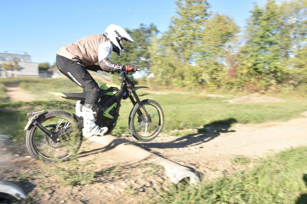 DSC_0247 | Sportfotografie , Motorsport, Motoross, Reitsport, Mointainbike, Enduro,
Landschaft , Outdoor, Eventfotografie, Landschaft, Bilder online bestellen - Realisiert mit Pictrs.com
