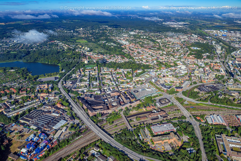 Hamburg_Harburg_Bahnhof_Innenstadt_ELS_4616280823 | HAMBURG 28.08.2023 Innenstadtbereich im Stadtgebiet im Ortsteil Harburg in Hamburg, Deutschland. // Cityscape of the district in the district Harburg in Hamburg, Germany. Foto: Martin Elsen