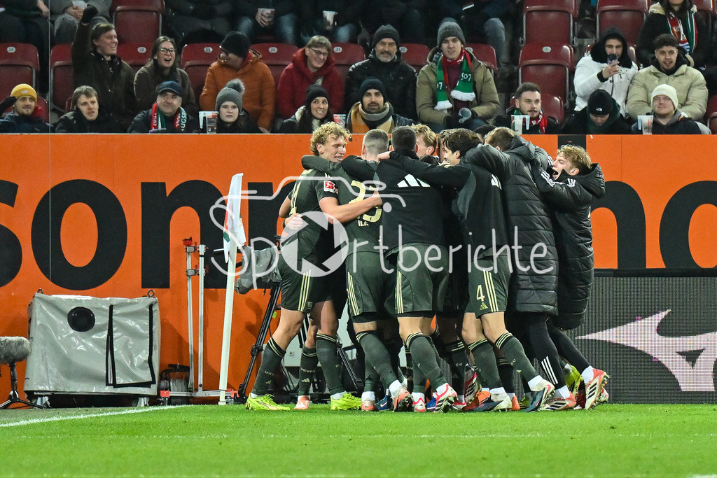 FC Augsburg - 1. FC Union Berlin | AUGSBURG, GERMANY - 15. JANUARY: Jubel der Gäste nach dem Treffer zum 1-1 durch Marin LJUBICIC (Union Berlin 27) / Tor / Torschuetze / Freude / Happy während dem Bundesligamatch zwischen dem FC Augsburg und dem 1. FC Union Berlin am 17. Spieltag in der WWK-Arena / DFL REGULATIONS PROHIBIT ANY USE OF PHOTOGRAPHS AS IMAGE SEQUENCES AND/OR QUASI-VIDEO