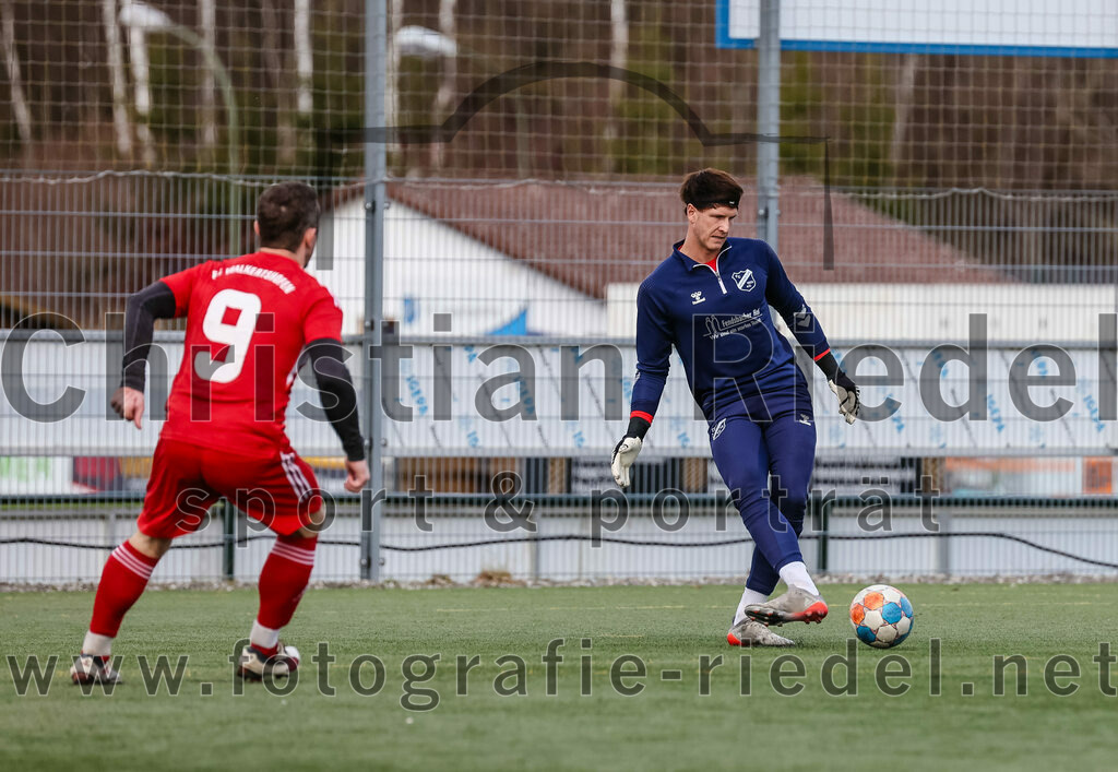 2024-02-24_014_FC_Langengeisling_gegen_FC_Walkertshofen | Erding, Deutschland, 24.02.2024:
Fußball, Bezirksliga Oberbayern Ost 2023 / 2024, Testspiel, FC Langengeisling gegen FC Walkertshofen, Endergebnis: 5:3

Christian Brandl (FC Walkertshofen, #9), Torwart Michael Hierl (FC Langengeisling, #1)

Foto: Christian Riedel / fotografie-riedel.net