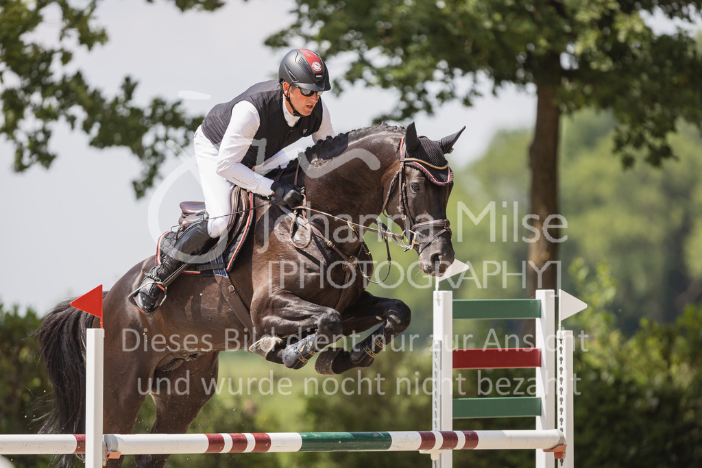 230616_Lemwerder_Springpf-L2-607 | Deine schönsten Turniermomente als professionelle Fotos! Entdecke hochwertige Pferdesport-Fotografie im Online-Shop. Jetzt Fotos finden & bestellen!