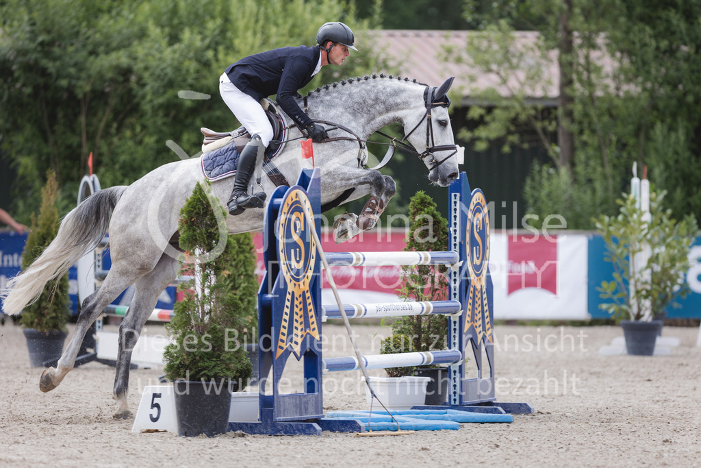 220614_Mühlen_SprPfM-656 | Late Entry Mühlen
Springprüfung Kl.M* 6-8j. Pferde gl. Einlaufprüfung für 6j. Pferde
14.06.2022