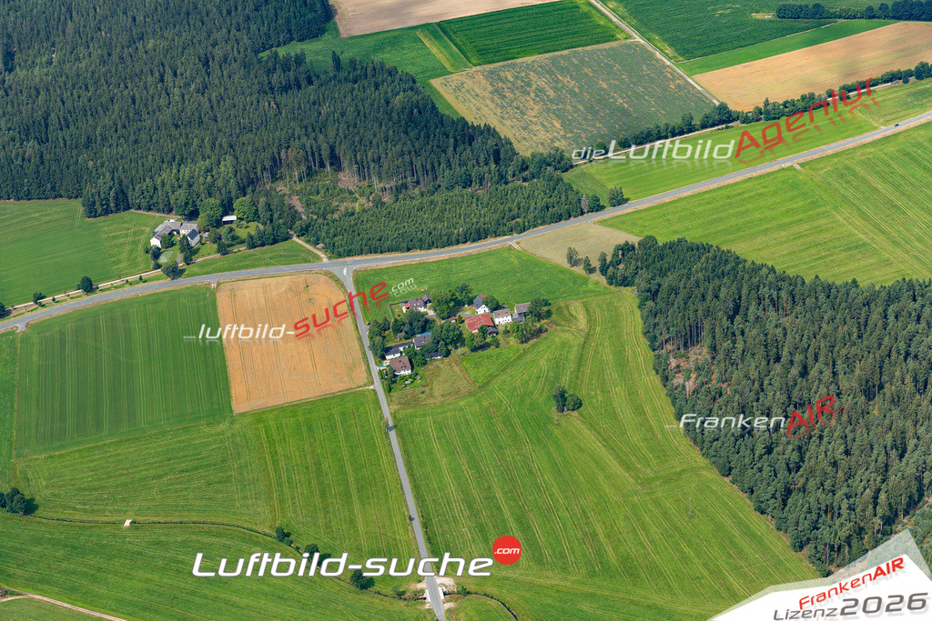 Die Luftaufnahme Ziegelhütte Lehesten - Weißenstadt wurde 2021 mittels Flugzeug (keine Drohne) erstellt. Hohe Auflösung -für große Poster und Wandbilder geeignet!