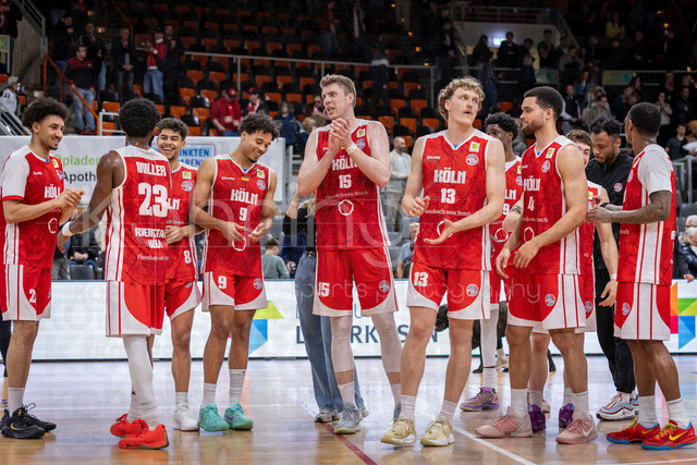 Barmer 2. Basketball Bundesliga ProA: Bayer Giants Leverkusen vs. RheinStars Koeln, 04.04.26 | Leverkusen, 04.04.26 - Die Mannschaft der RheinStars Köln nach dem Spiel während des Spiels der Barmer 2. Basketball Bundesliga ProA: Bayer Giants Leverkusen vs. RheinStars Koeln in der Ostermann Arena in Leverkusen.