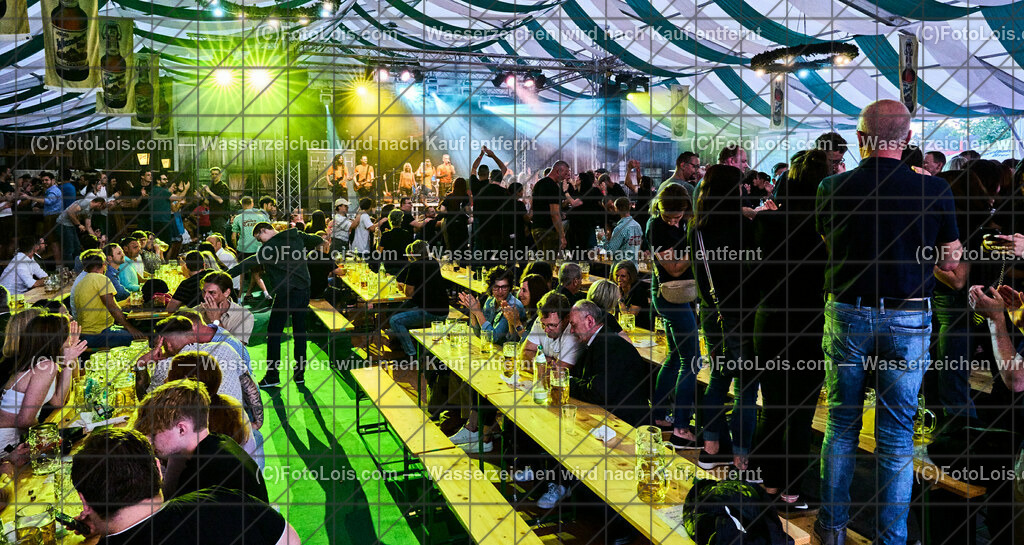 ALP5549_VOLKSFEST_Bieranstich_Musik HIGHLIGHTS | (C)FotoLois.com, Alois Spandl, BIERANSTICH im Festzelt beim WIESELBURGER VOLKSFEST mit den TSCHECHEN als Vorband und dem Auftritt von Die HIGHLIGHTS, Mi 28. Juni 2023.