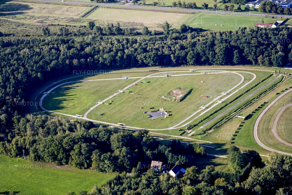 Vue aérienne: Hippodrome, Altenstadt à Wissembourg à le quartier Altenstadt in Wissembourg dans le département Bas Rhin, France. Photo: IMG_8050.jpg prise le 13/09/2007 par Werner Riehm/FLY-FOTO.eu – Résolution de l'original: 3456 x 2304 px
