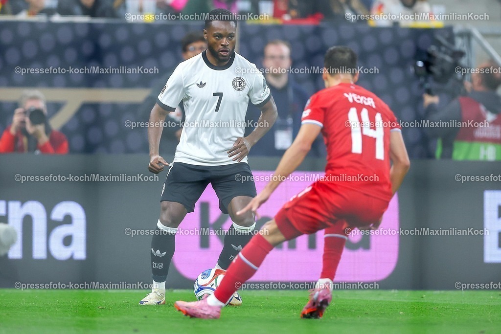 DFB10102501119 | 10.10.2025, Fußball, Länderspiel, Deutschland - Luxemburg, UEFA WM-Qualifikation, 2025/2026, Gruppe A, PreZero Arena in Sinsheim: Ridle Baku (GER #7) im Zweikampf gegen  Eric Veiga (LUX #14) DFB regulations prohibit any use of photographs as image sequences and or quasi-video.