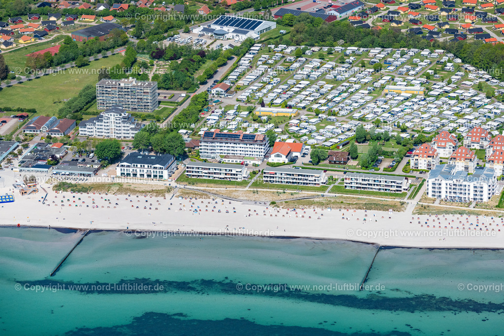 Grossenbrode_ELS_8993150522 | GROßENBRODE 15.05.2022 Ortsansicht an der Meeres-Küste der Ostsee in Großenbrode im Bundesland Schleswig-Holstein. // Townscape on the seacoast of Baltic Sea in Grossenbrode in the state Schleswig-Holstein. Foto: Martin Elsen