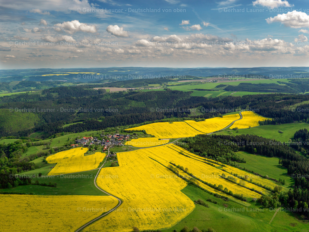 3201539 | Blick über das Thüringer Schiefergebirge bei Wittmannsgereuth in Richtung Südosten mit Rapsfeldern