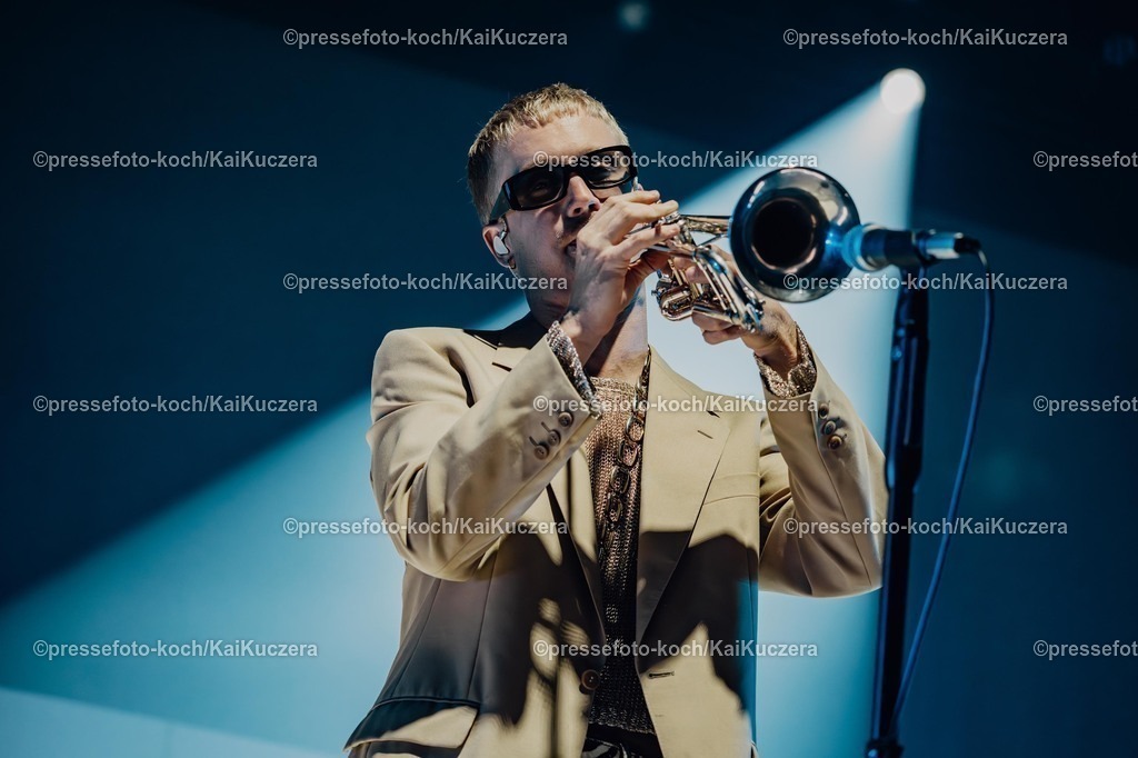 xKKU0604251022 | 06.04.2025, xkkux, Düsseldorf, Roy Bianco und Die Abbrunzati Boys performen bei ihrer Kult-Tour 2025 in der Mitsubishi Electric HALLE. 