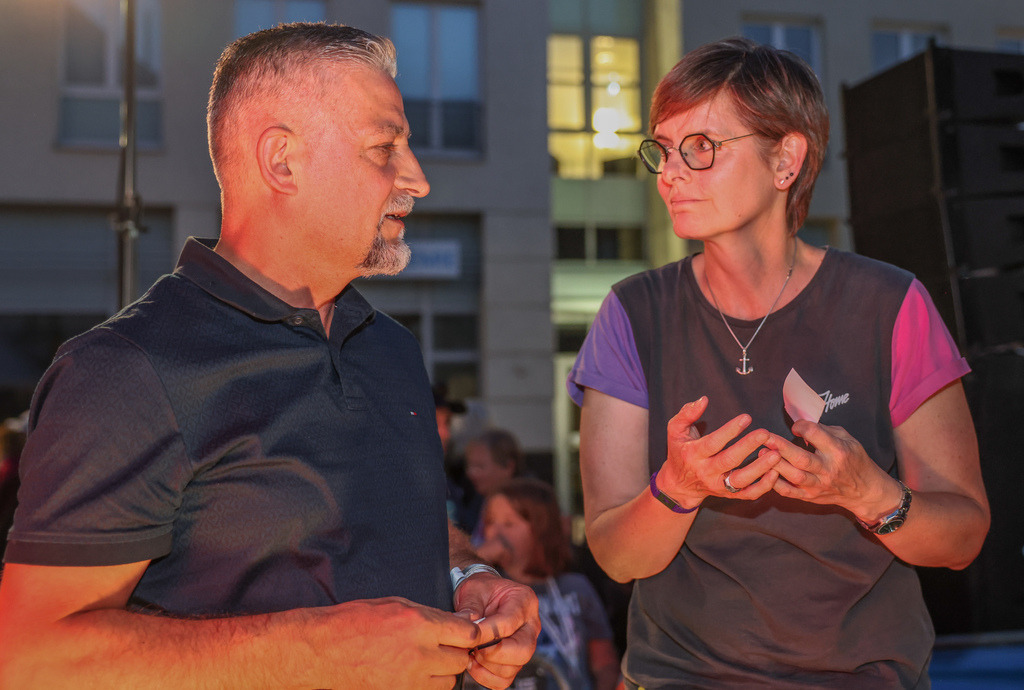 top-top.de-250828-422 | Foto, Video, Fotografie, Videografie, Fotobox, DJ, Discjockey, Musik, Musikbox, Veranstaltung, Photobooth, Amazon, Ebay, Buchtipp, Bestseller, Autor, Verlag, Buch, Wesel, Hamminkeln, NRW, Dinslaken, Rees, Drohne, Hochzeit, Party, Fotobox, Wesel, Fotograf