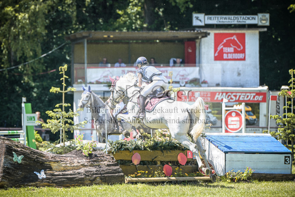 DOS_5753 | Entdecke hochwertige Reitturnierfotos von Foto Oger. Professionell, emotional und authentisch – jetzt Lieblingsmomente im Shop bestellen.Deutschlandweite Turnierfotografie. - Realisiert mit Pictrs.com