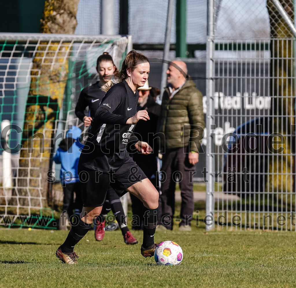 2024-02-25_016_FC_Schwaig_gegen_TSV_Eching | Oberding, Deutschland, 25.02.2024:
Fußball, Bezirksliga 2023 / 2024, Testspiel, FC Schwaig gegen TSV Eching, Endergebnis: 0:5

Emily Grund (TSV Eching, #17)

Foto: Christian Riedel / fotografie-riedel.net