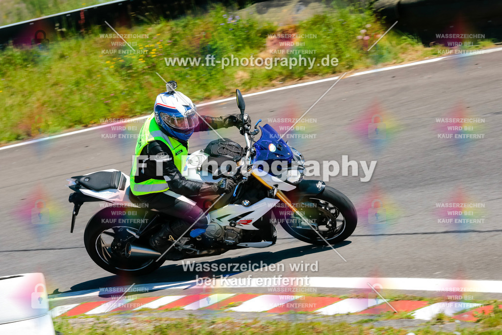 Moto-TeamOBK-22372 | Hier findet Ihr Bilder von Touristenfahrten auf der Nürburgring Nordschleife oder von anderen Veranstaltungen die ich besucht habe. Viel Spass beim Durch Schauen 
