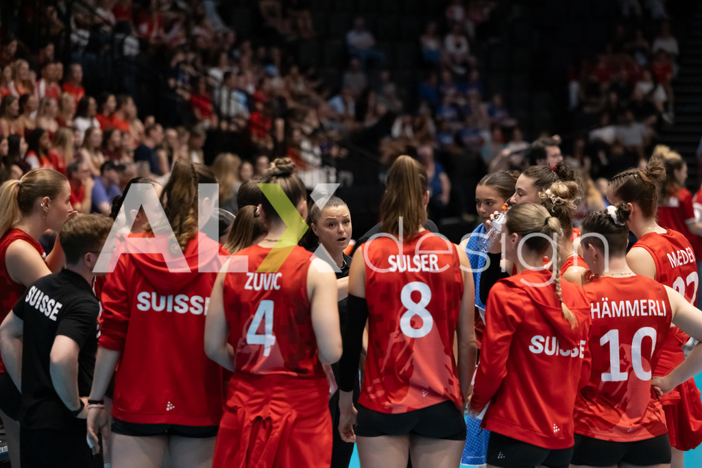 Austria v Switzerland - CEV European League Women | KRIENS, SWITZERLAND - JUNE 14: LAUREN BERTOLACCI Headcoach of Switzerland during the CEV European League match between Austria and Switzerland at Pilatus Arena on June 14, 2026 in Kriens, Switzerland. - Realisiert mit Pictrs.com
