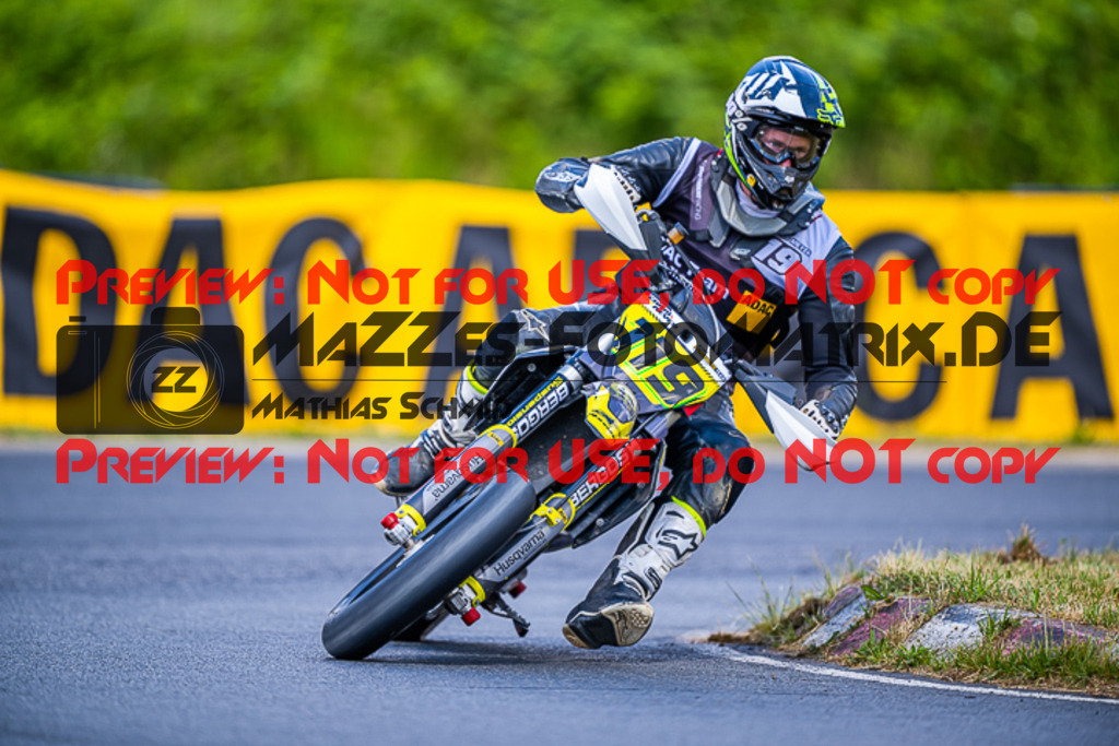 MaZZes_FotoMatrix_220528_1934 | Fotograf Mathias Schmid
Sportfotograf,
Eventfotograf,
Hochzeitsfotograf,
Portraitfotograf