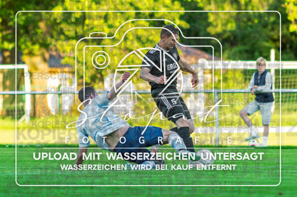 3. Kreisklasse Herren HK - FG Fulde-Stellichte II vs. SV Veersetal II | Stefan Schmoldt (SV Veersetal II#5), Pierre Langer (FG Fulde-Stellichte II #5); 3. Kreisklasse Herren HK - FG Fulde-Stellichte II vs. SV Veersetal II am 22.05.26 in Zentralstadion, Fulde - Realisiert mit Pictrs.com