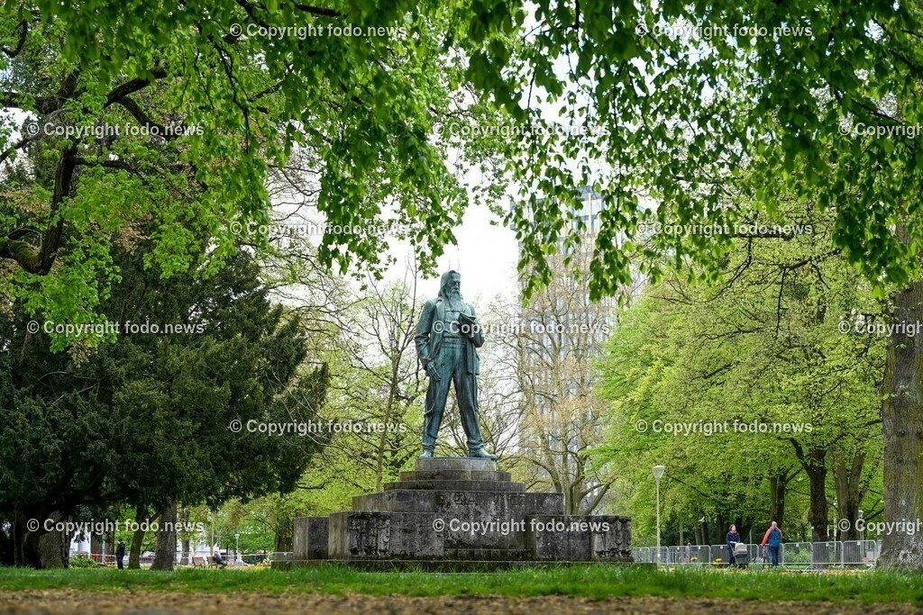 Franz Stelzhammer (Denkmal des oesterr. Dichters und Texter der Ooe Landeshymne) im Volksgarten Linz_ 26.04.2023-10 | 26.04.2023, Linz, AUT, Volksgarten Linz, im Bild Franz Stelzhammer (Denkmal des oesterr. Dichters und Texter der Ooe Landeshymne) im Volksgarten Linz