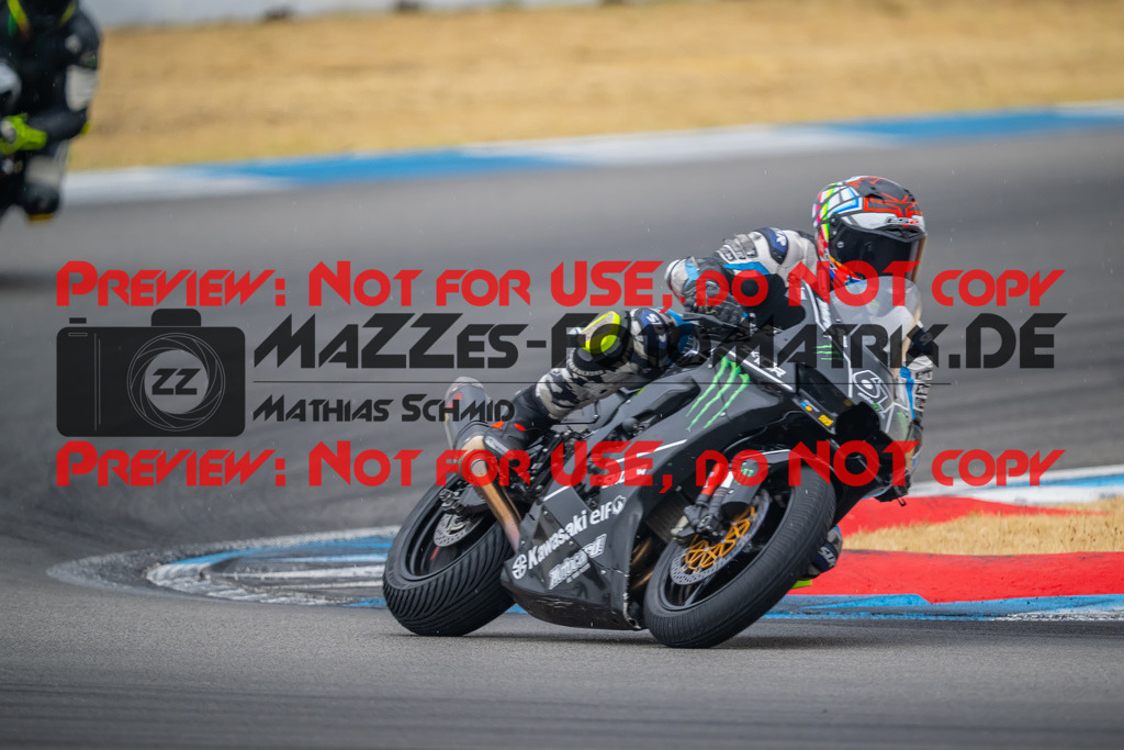MaZZes-Fotomatrix-20260809-583206 | R1