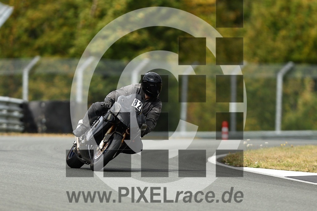 0082-20250916_03824 | Schöne Erinnerungen an spannende Momente - das festzuhalten ist unser Job. PIXELrace.de ist seit 2003 auf den Rennstrecken Europas unterwegs um die Action draußen beim Fahren und die wunderbare Stimmung imm Fahrerlager für euch einzufangen.