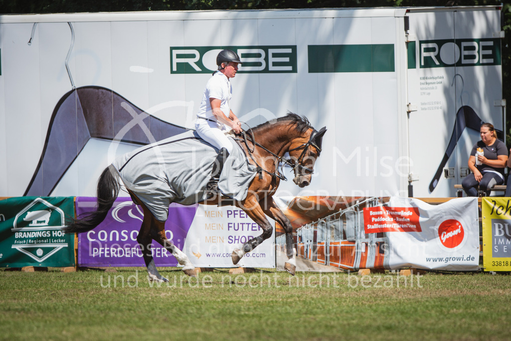 220717_LC_M1-Springen-628 | Deine schönsten Turniermomente als professionelle Fotos! Entdecke hochwertige Pferdesport-Fotografie im Online-Shop. Jetzt Fotos finden & bestellen!