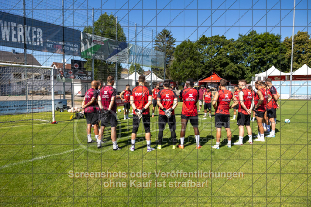 20250629_102923_0074 | #,1.Göppinger SV, Fussball, Oberliga BW - Trainingsauftakt, Saison 2025/2026, Rasensportplatz Stadion SV Göppingen, Hohenstaufenstr. 116, 73033 Göppingen, 29.06.2025 - 10:30 Uhr,Foto: PhotoPeet-Sportfotografie/Peter Harich