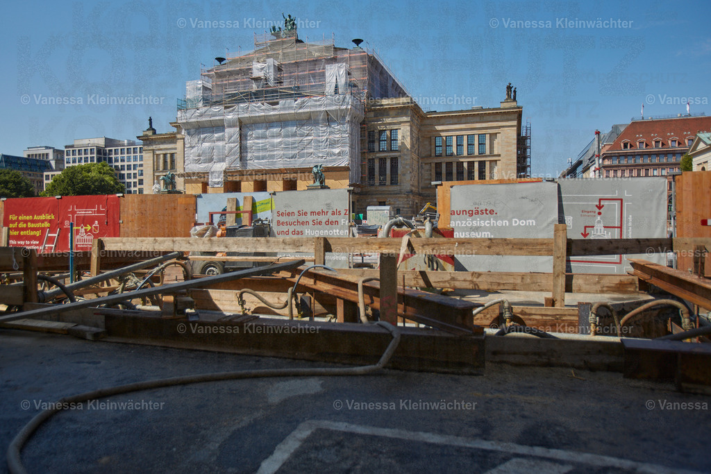 270801_BaustelleGendarmenmarkt_00005 | Vanessa Kleinwächter - Realisiert mit Pictrs.com
