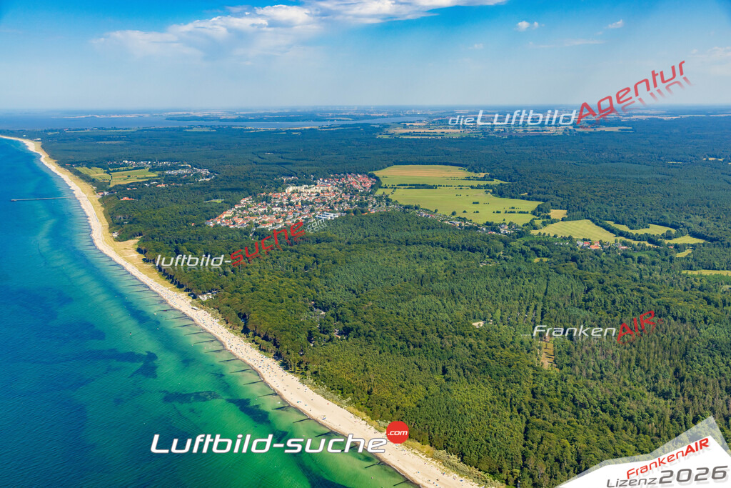 Übersichts Bild Graal-Müritz - Die Luftaufnahme wurde 2025 vom UL-Flugzeug heraus erstellt ( keine Drohnenaufnahme ) - Hochauflösende Luftaufnahme - für Wandbilder und großformatige Ausdrucke geeignet. Das besondere Geschenk!Hier alle&nbsp;Infos zur Lizenzierung der LuftaufnahmeWir fliegen auch dieses Jahr wieder in Ihre Region um Luftbilder zu erstellen.- Luftbild anfragen