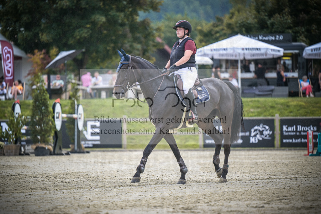 DOS_1649 | Entdecke hochwertige Reitturnierfotos von Foto Oger. Professionell, emotional und authentisch – jetzt Lieblingsmomente im Shop bestellen.Deutschlandweite Turnierfotografie. - Realisiert mit Pictrs.com