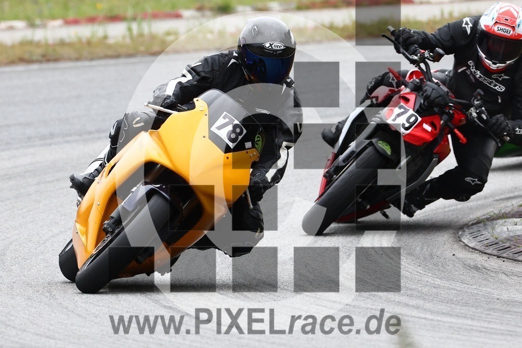 0079-20240712_00927 | Schöne Erinnerungen an spannende Momente - das festzuhalten ist unser Job. PIXELrace.de ist seit 2003 auf den Rennstrecken Europas unterwegs um die Action draußen beim Fahren und die wunderbare Stimmung imm Fahrerlager für euch einzufangen.