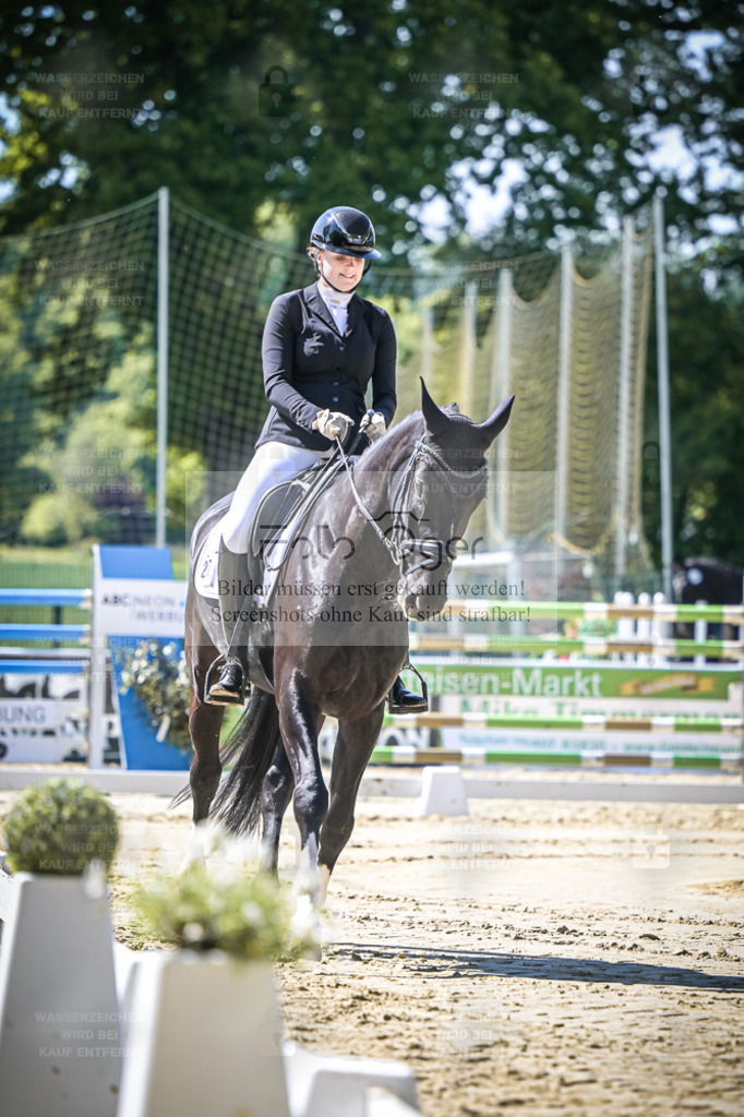 DOS_0284 | Entdecke hochwertige Reitturnierfotos von Foto Oger. Professionell, emotional und authentisch – jetzt Lieblingsmomente im Shop bestellen. - Realisiert mit Pictrs.com