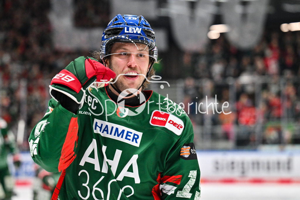 Augsburger Panther - Grizzlys Wolfsburg | AUGSBURG, GERMANY - 15. MARCH: Jubel der Panther nach dem Treffer zum 4-4 durch Riley DAMIANI (Augsburger Panther 19) / Tor / Torschuetze / Freude / Happy während dem Match zwischen den Augsburger Panthern und den Grizzlys Wolfsburg am 52. Spieltag der Penny DEL im Curt Frenzel Stadion