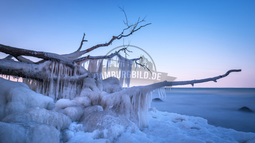 stativkunst-890 | Exklusive Hamburg collagen, tolle Segelbilder und viele weitere tolle Motive auf Leinwand, Poster, Alu-Dibond, u.v.m. findet Ihr bei uns auf hamburgbild.de. Findet Euer Wandbild für Euer Zuhause, Büro oder die  Praxis…. - Realisiert mit Pictrs.com