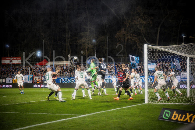 3. Liga: FC Viktoria Köln - TSV 1860 München, 06.03.2026 | Thomas Dähne (TSV 1860 München, 21) rettet nach einem Eckball ; Köln, 06.03.2026 - 28. Spieltag der 3. Fußball-Liga: FC Viktoria Köln - TSV 1860 München im Sportpark Höhenberg in Köln.Die DFL-Bestimmungen verbieten die Verwendung von Fotografien als Bildsequenzen und / oder Quasi-Videos.