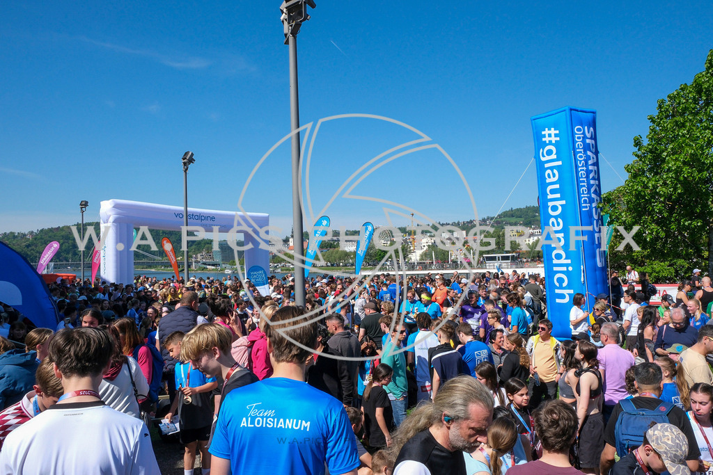 ..... | LINZ,AUSTRIA,27.April 24, Int. 3 Brückenlauf Linz  , Image shows: Photo: WAPICS / Michael ring