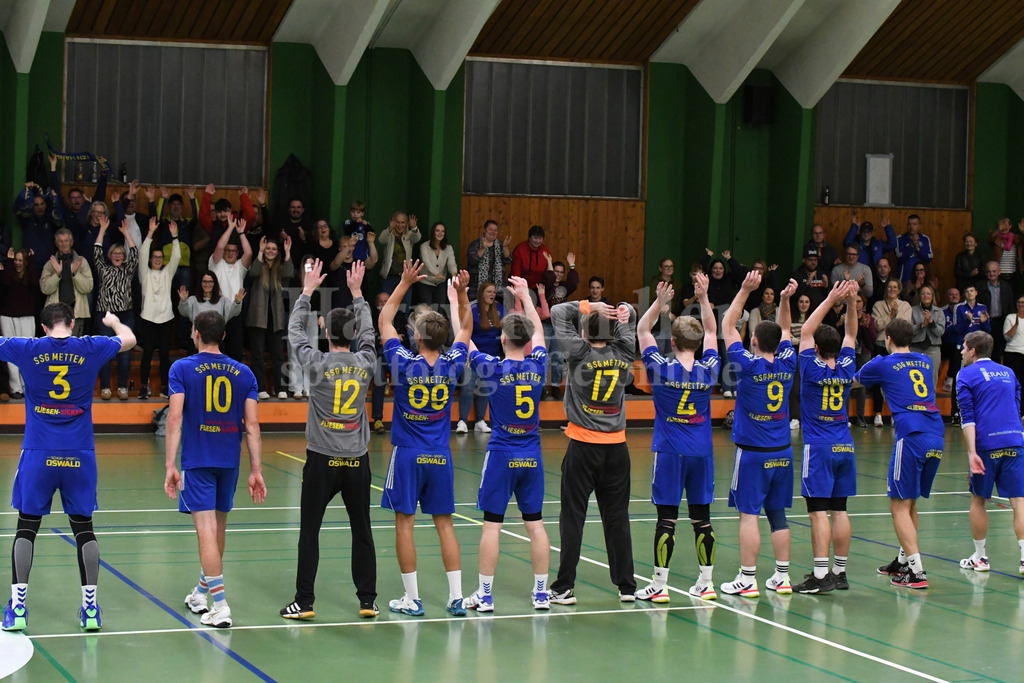 SSG Metten :  TSV 1861 Mainburg  | SSG Metten feiert mit seinen Fans den ersten Heimsieg der Saison - Realisiert mit Pictrs.com