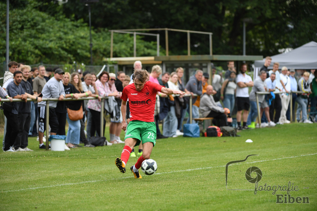 Sport-Duwe Cup | Sport-Duwe Cup Oldenburg; TuS Eversten (mint)-VFL Oldenburg (rot) am 05.07.2025 in Oldenburg (Sportanlage TuS Eversten), Photo: Philip Eiben 2025 - Realisiert mit Pictrs.com