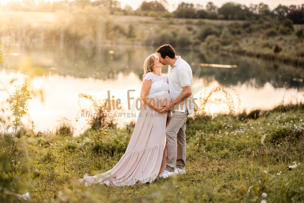 Alex-Babybauch-41 | Die Fotomamis – Eure Fotografen für Babybauch-, Neugeborenen-, Familien-, Kindergarten- und Hochzeitsfotografie. Mit Feingefühl, Leidenschaft & Liebe zum Detail.