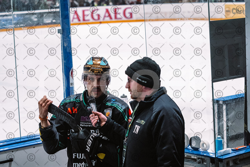 Alligators_vs_Memmingen_05_12_2025-157 | Höchstadt Alligators Fotogalerie: Eishockey-Action aus Franken. Professionelle Spielfotos, Portraits & Stadionbilder zum Download. Jetzt entdecken! - Realisiert mit Pictrs.com