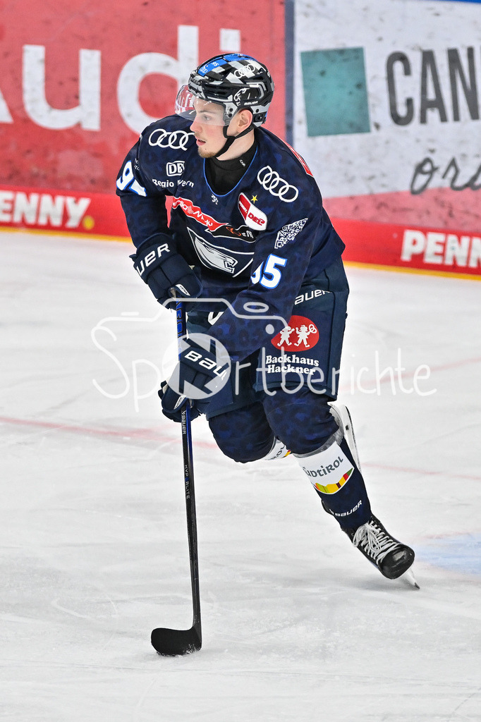 ERC Ingolstadt - Augsburger Panther | am Puck Philipp PRETO (ERC Ingolstadt #95) / Freisteller / Einzelfoto / DEL: ERC Ingolstadt - Augsburger Panther, Saturn Arena am 03.11.2024