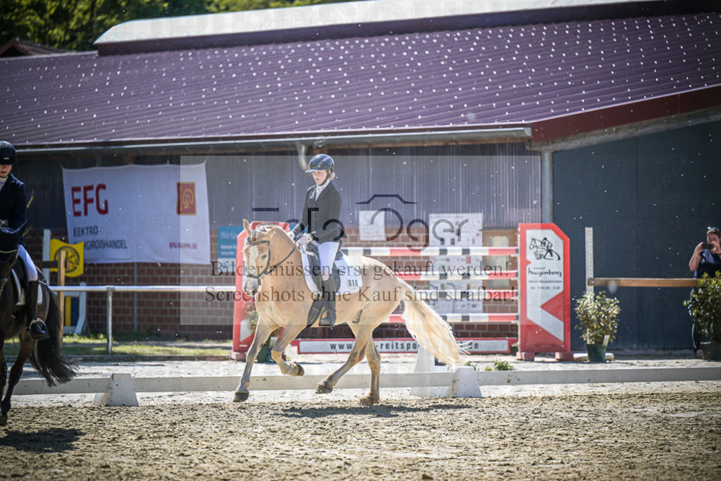 DOS_9771 | Entdecke hochwertige Reitturnierfotos von Foto Oger. Professionell, emotional und authentisch – jetzt Lieblingsmomente im Shop bestellen.Deutschlandweite Turnierfotografie. - Realisiert mit Pictrs.com