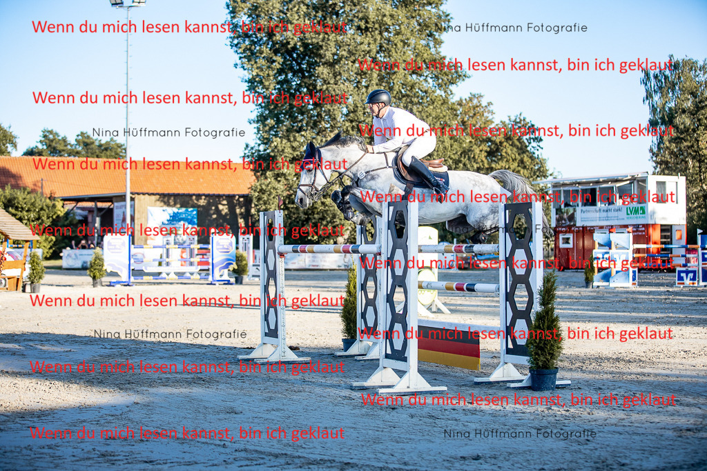 BK1A8496 | Turnierbilder Turnierfotos Nina Hüffmann Turnierfotografie Pferdefotografie Tierzeichnung Haustierzeichnung Pferdezeichnung Hundezeichnung Videograf  - Realisiert mit Pictrs.com
