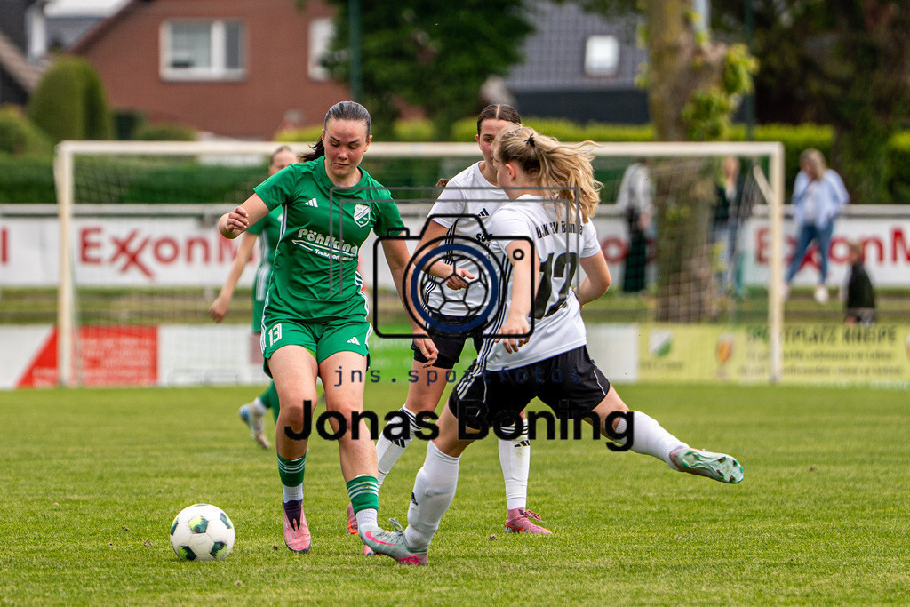 Fußball I Frauen I Saison 2025-2026 I Oberliga Niedersachsen I 22. Spieltag I TuS Lutten - DJSK-SV Bunnen I 00128 | jns.sportfotos - Realisiert mit Pictrs.com