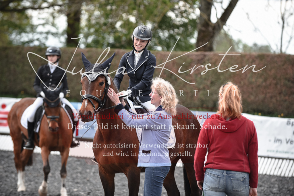 20230513_JK-Röhrsdorf-14-1034 | Pferde- und Turnierfotografie in Westsachsen. Pferdeportraits, Auftragszeichnungen und intuitive Kunst.