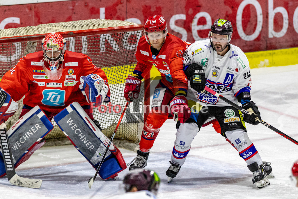 EC Peiting vs Deggendorfer SC | Eishockey Oberliga Süd 2023/2024, EC Peiting vs Deggendorfer SC, 20231119,
Gedrängel vor dem Tor,
2023-11-19 in Peiting (Eisstadion)
11 Curtis LEINWEBER (DSC 11), 10 Daniel HOLZMANN (ECP 10), 32 Andreas MAGG (ECP Goali 32)
Copyright: WolfgangxLindner foto-lindner.de