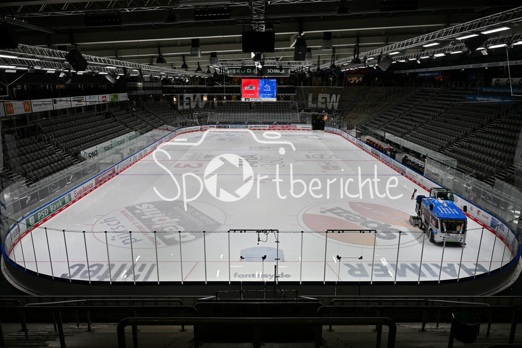 Augsburger Panther - Dresdner Eislöwen | AUGSBURG, GERMANY - 04. DECEMBER: Das CFS im innernen vor dem Match zwischen den Augsburger Panthern und den Dresdner Eislöwen am 25 Spieltag der PENNY DEL im Curt Frenzel Stadion