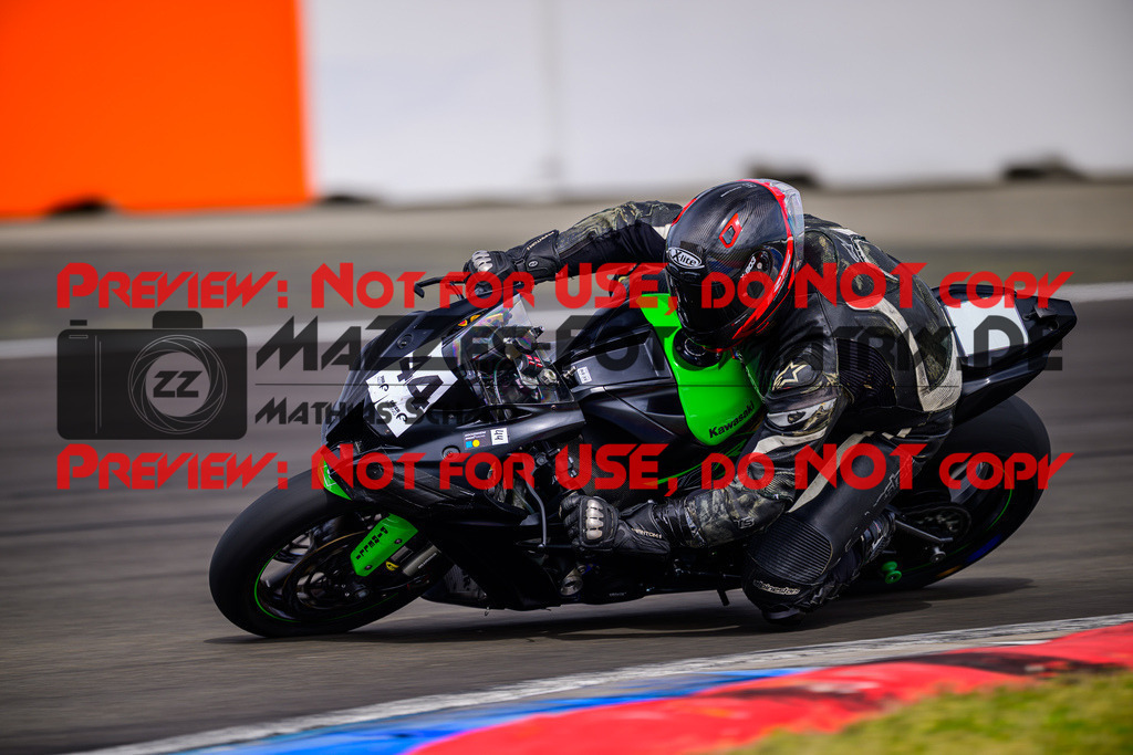 MaZZes_Fotomatrix_20250421_6021986_6190 | WEISS