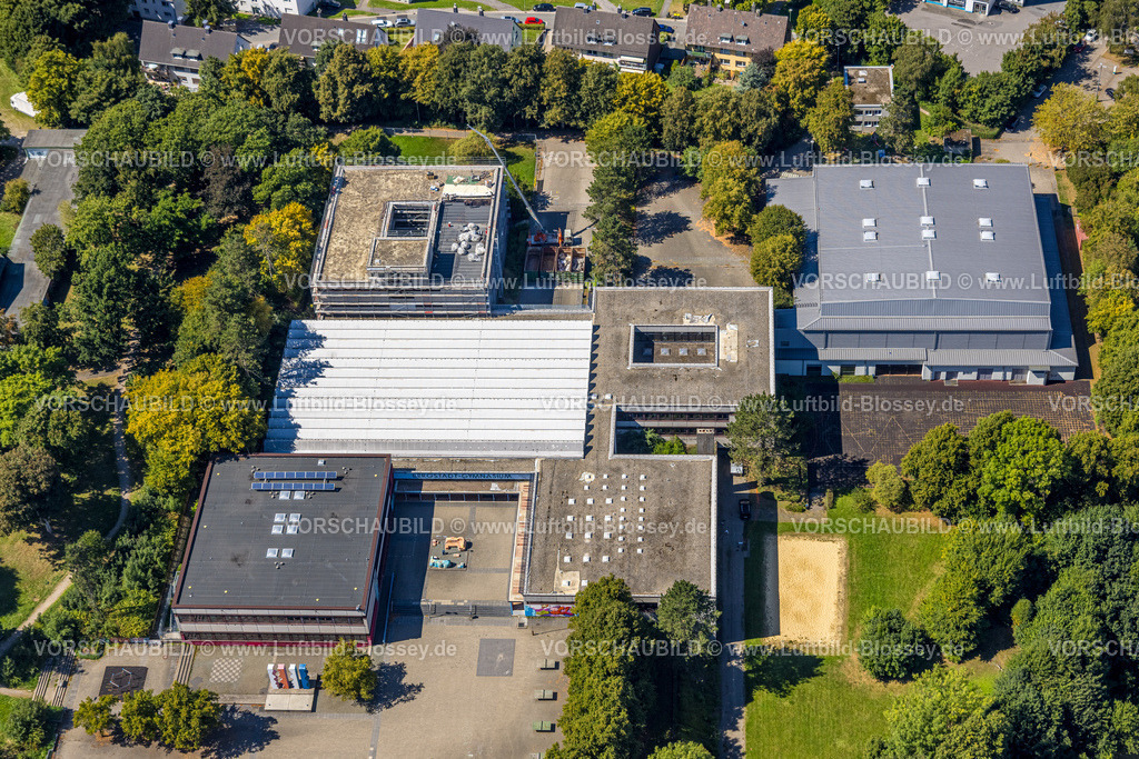 Luedenscheid250814022 | Luftbild, Bergstadt Gymnasium und Sportanlage Honsel Fußballstadion, Lüdenscheid-Stadt, Lüdenscheid, Sauerland, Nordrhein-Westfalen, Deutschland